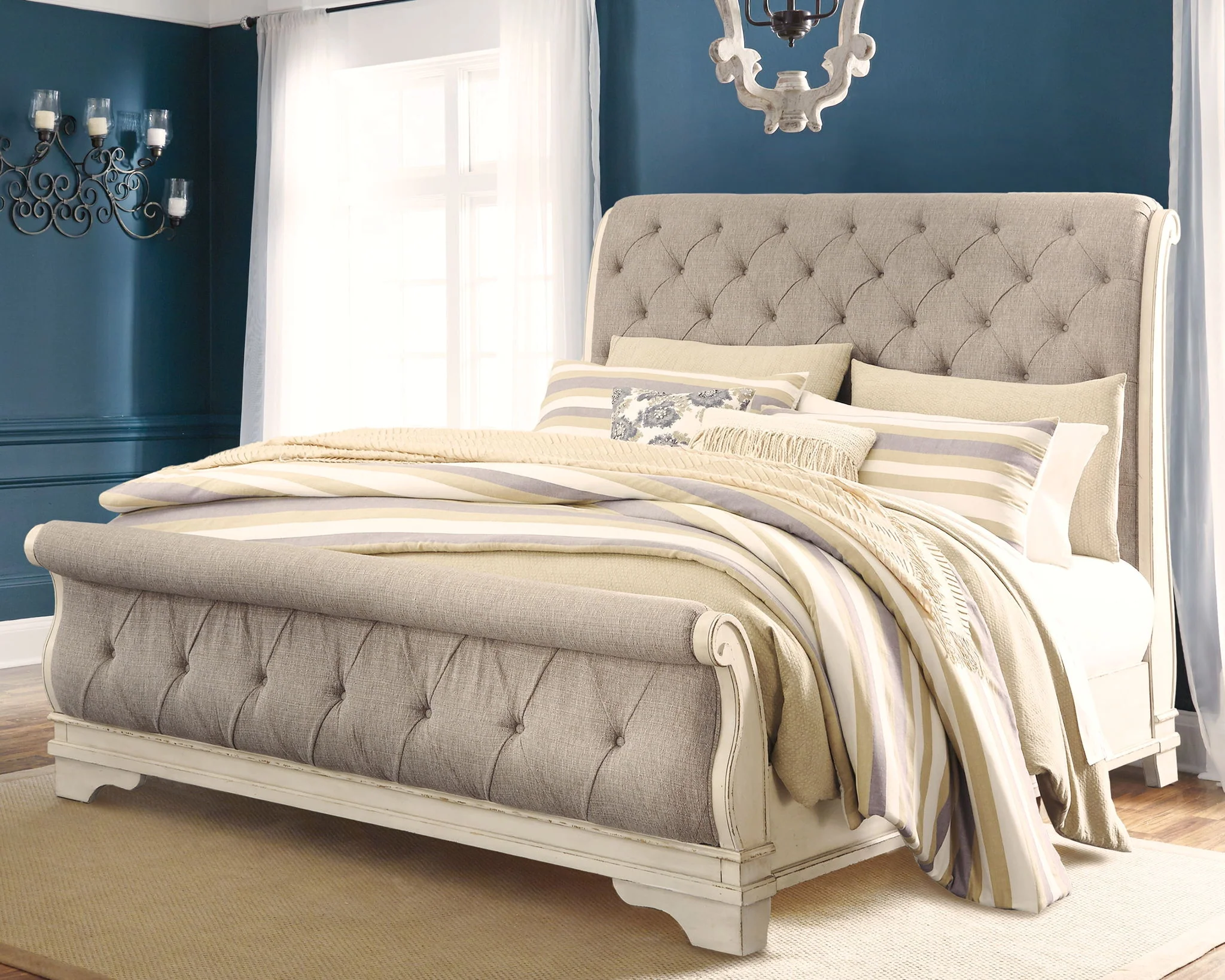 Realyn - Upholstered Sleigh Bed - Image 2