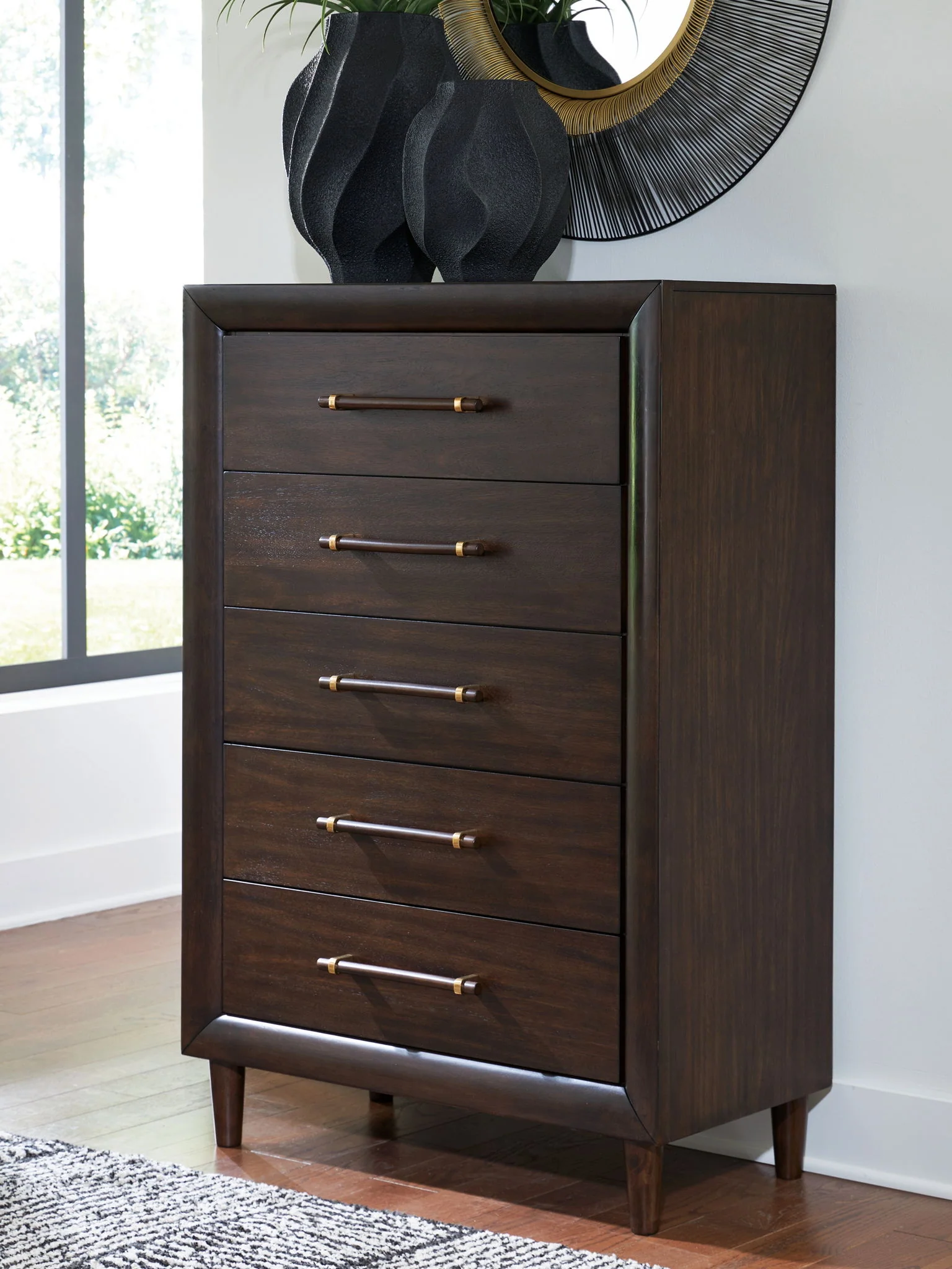 Dantenton - Five Drawer Chest - Merlot - Image 2