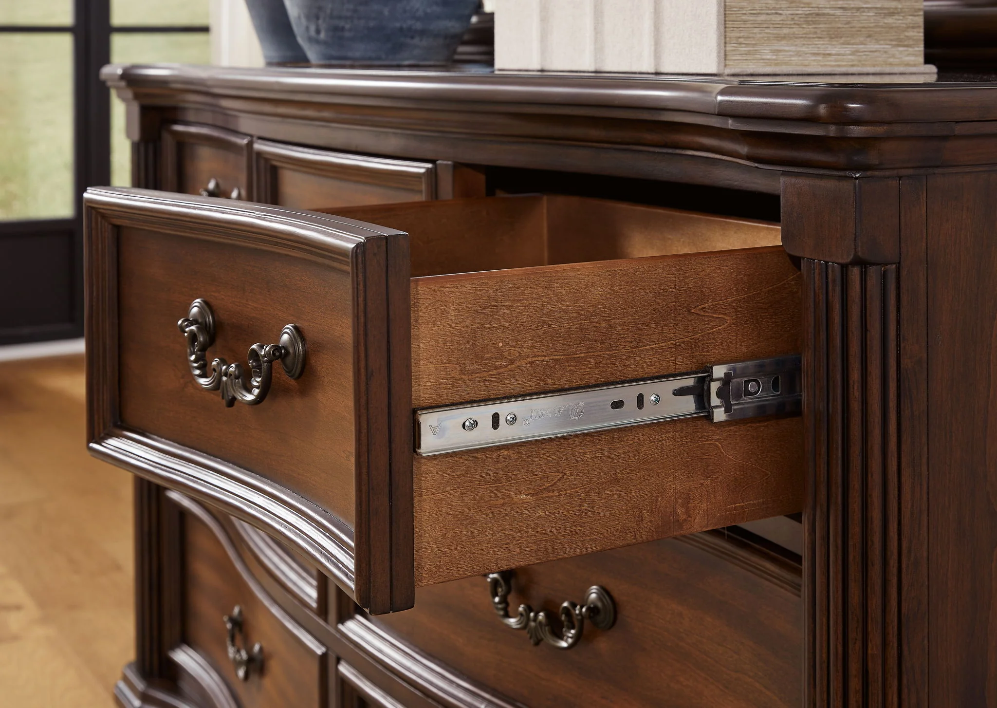 Lavinton - Dresser And Mirror - Brown - Image 2