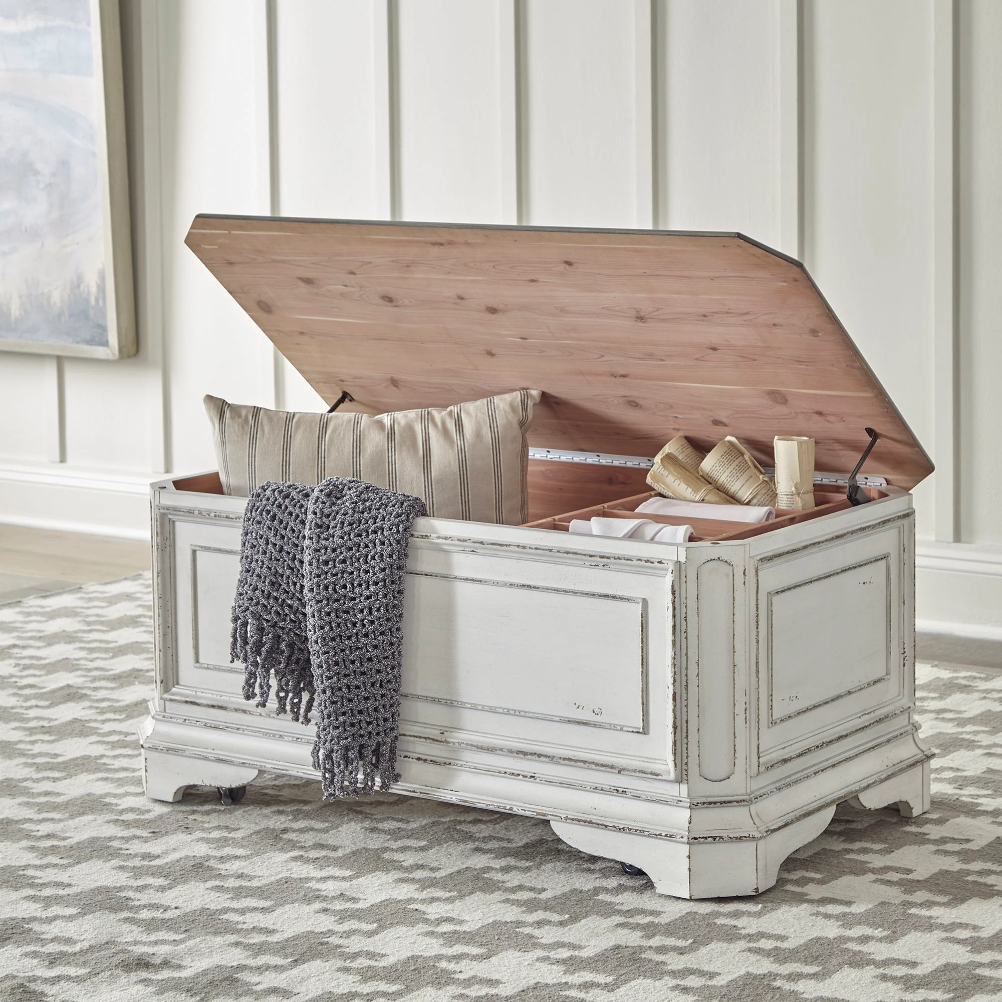 Magnolia Manor – Storage Trunk – Antique White