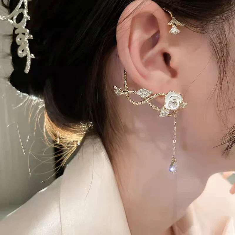 Elegant Vintage Vibes Ear Clip - Image 1