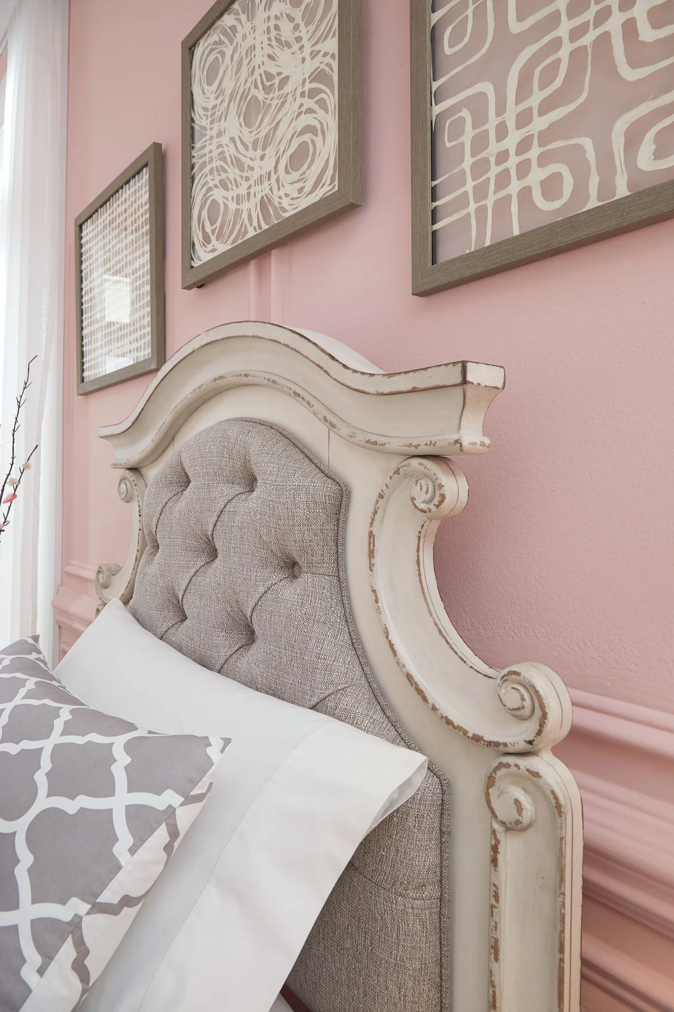 Realyn - Panel Bed - Image 3