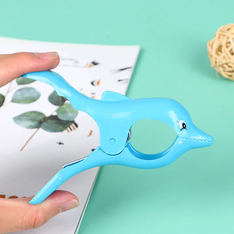 Cartoon Beach Towel Holder Clip Set - Image 2
