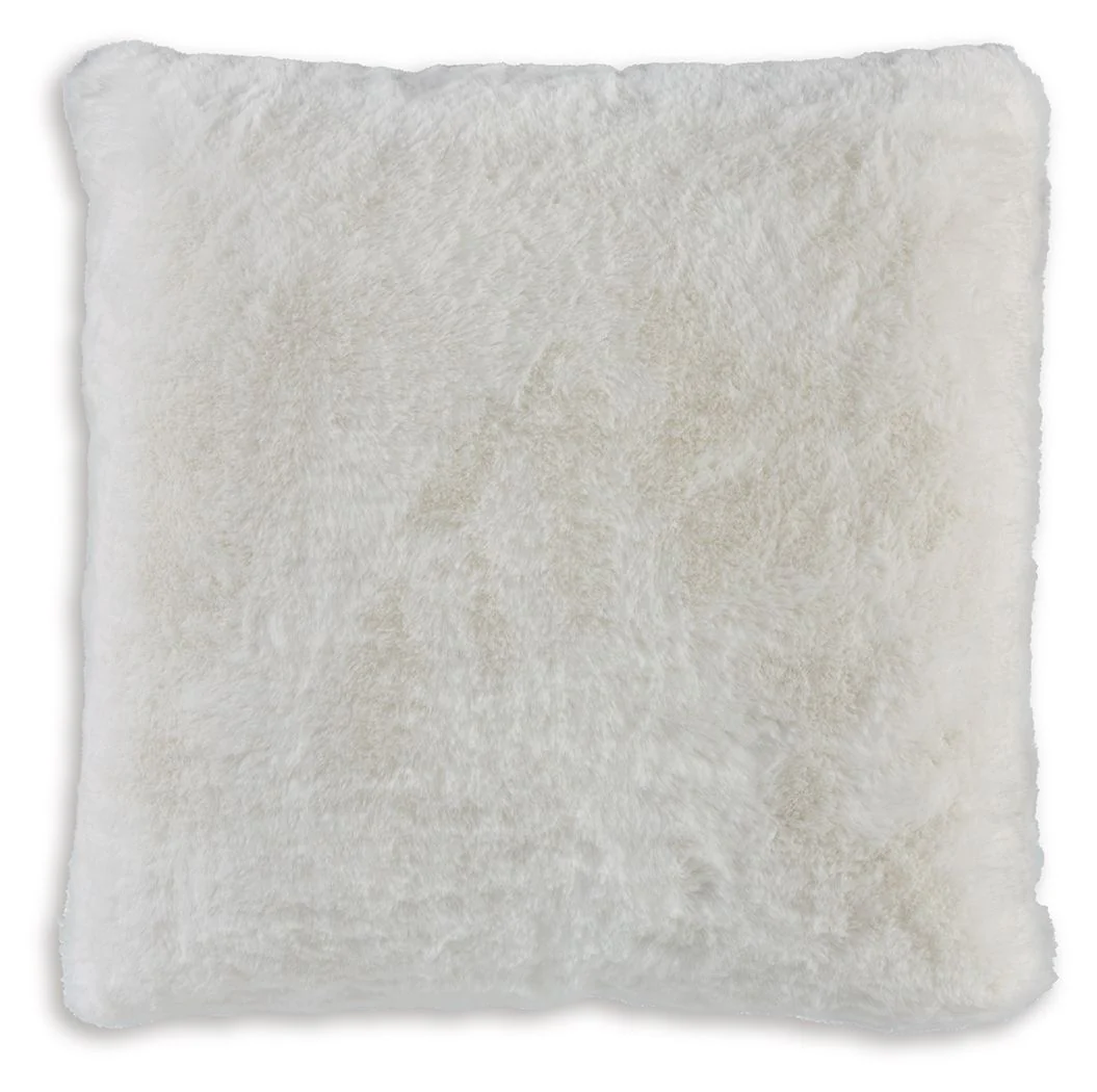 Gariland – Faux Fur Pillow