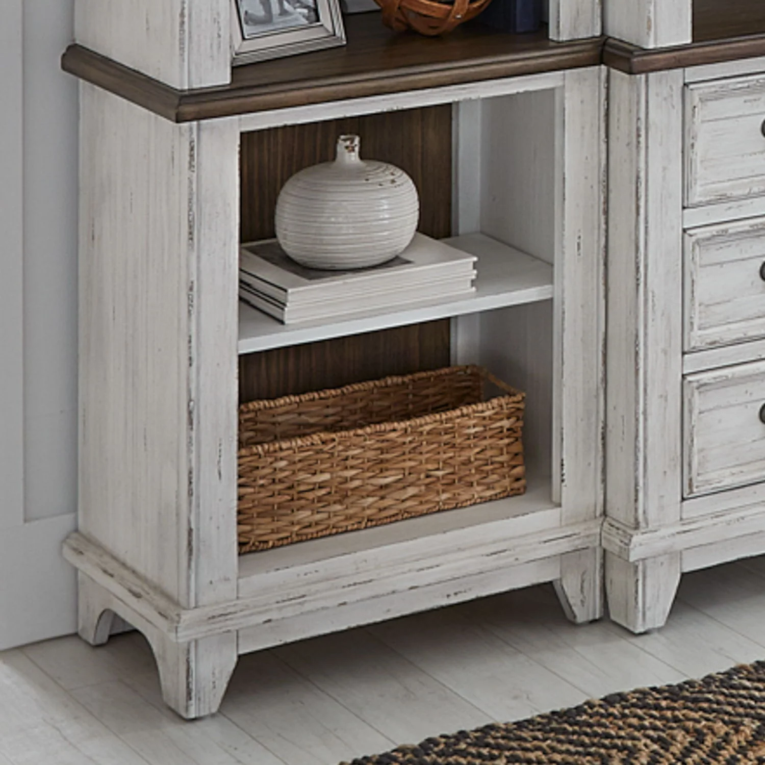 River Place – Left Pier Base – Riverstone White & Tobacco