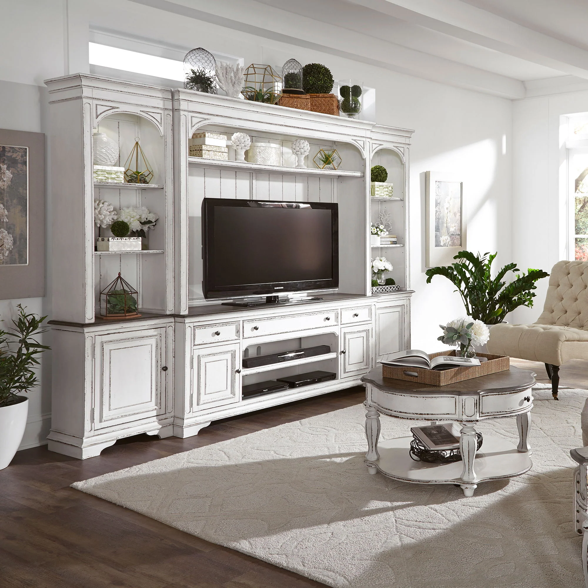 Magnolia Manor - Entertainment Center - Image 2