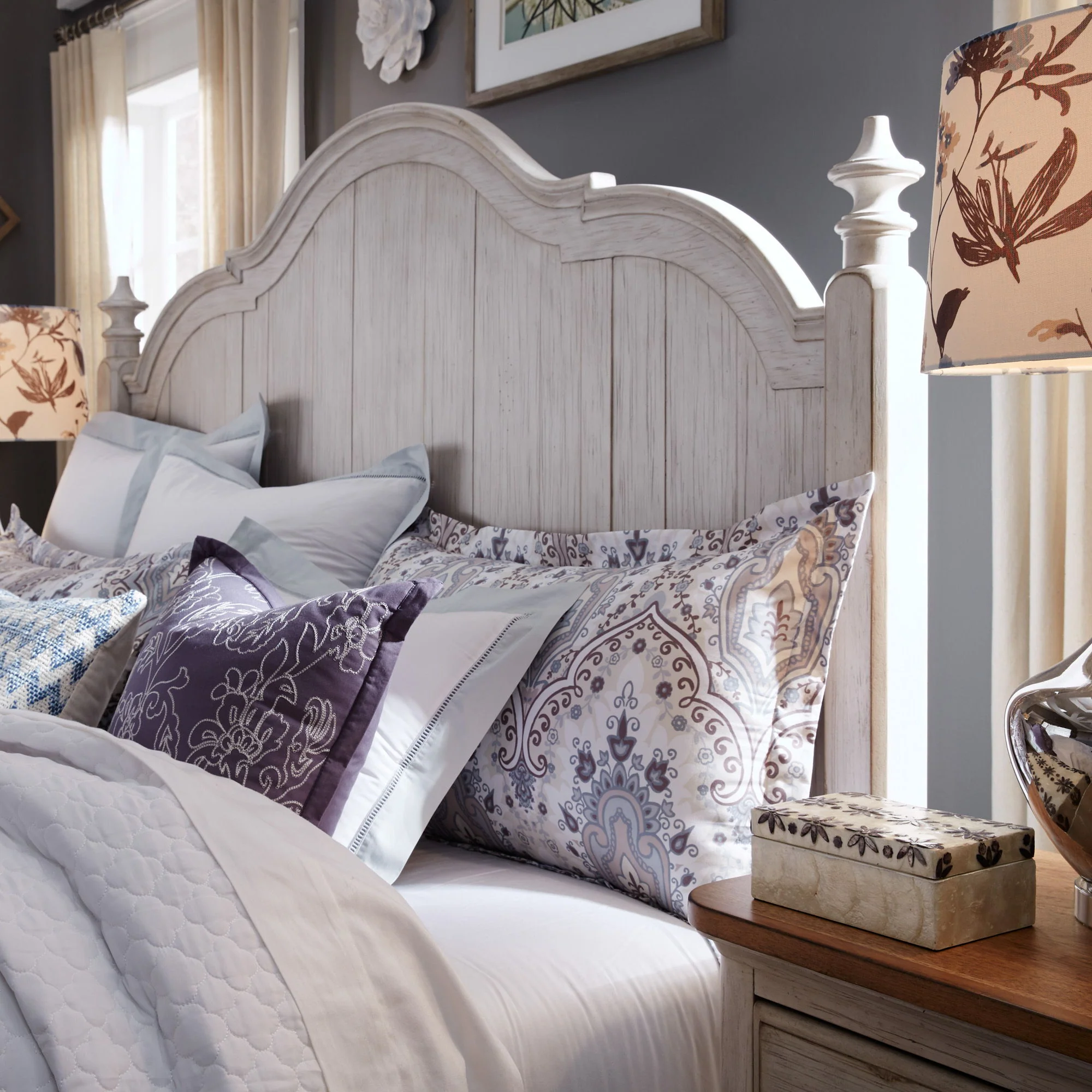 Farmhouse Reimagined – Poster Headboard