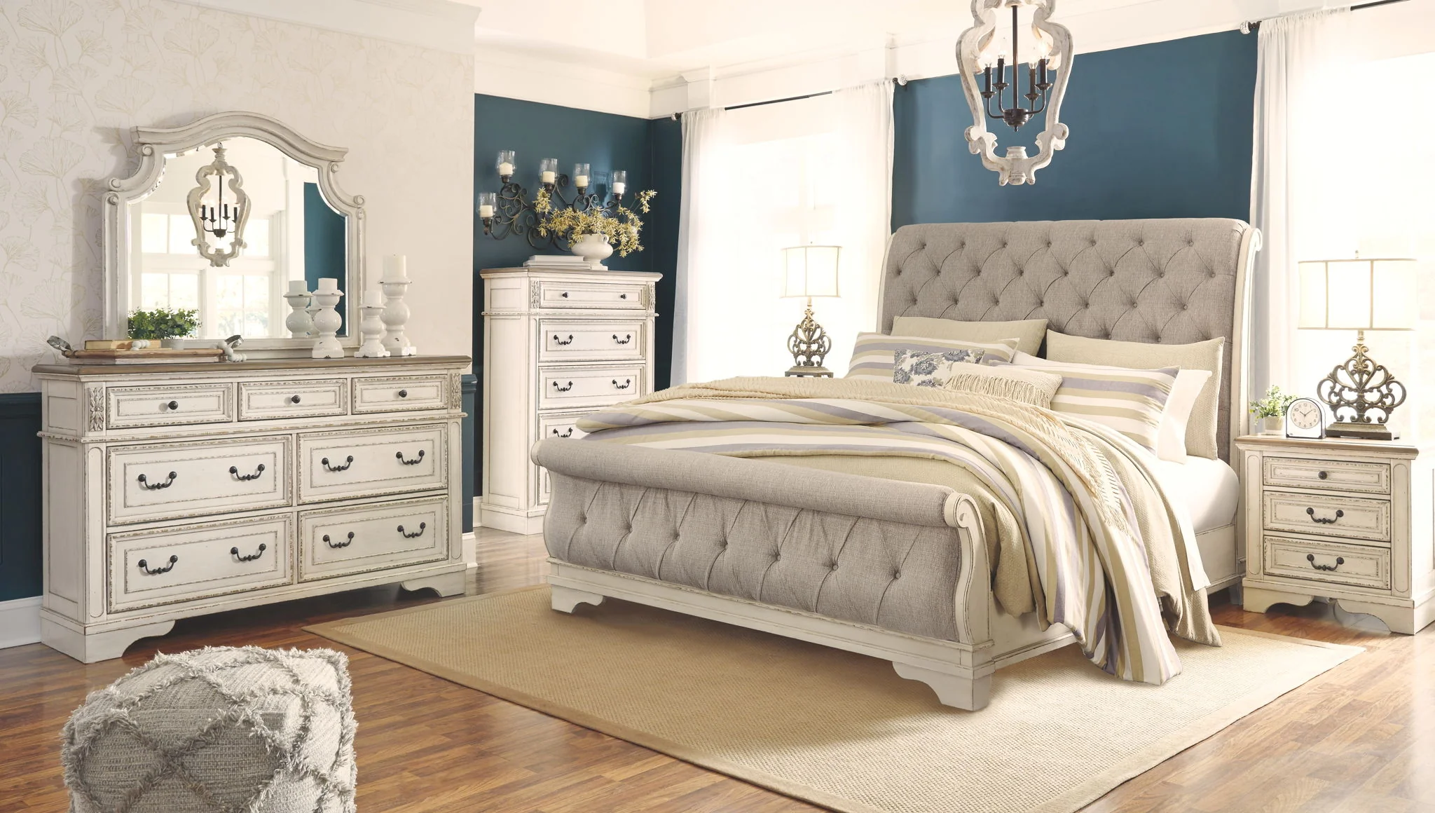 Realyn – Bedroom Sleigh Bed Set