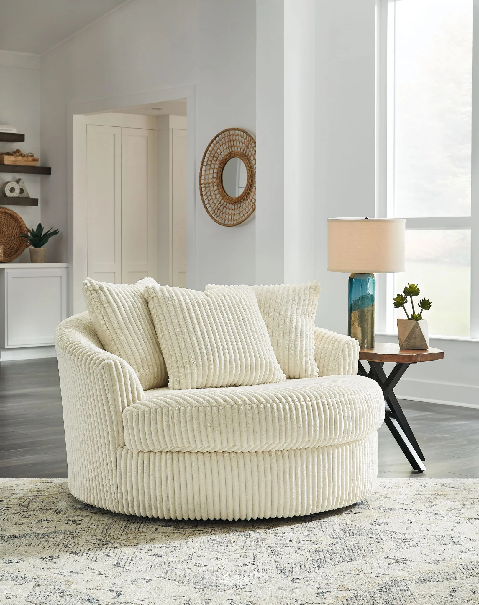 Lindyn - Oversized Swivel Accent Chair - Image 3