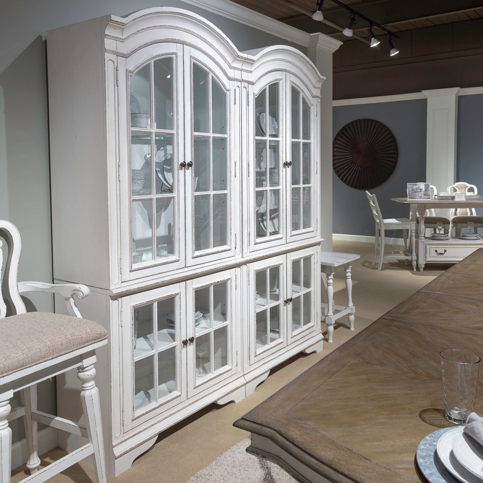Magnolia Manor – Display Cabinet – Antique White