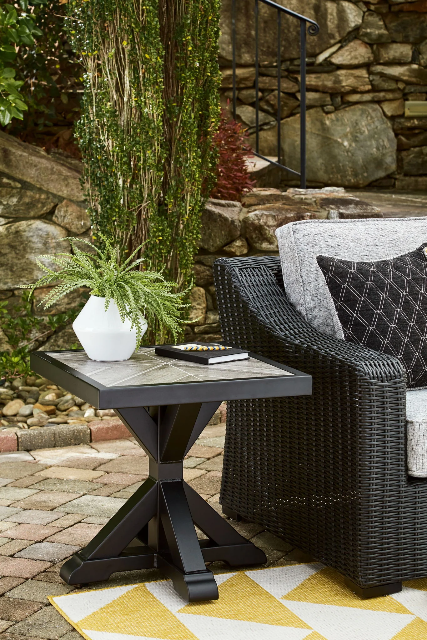 Beachcroft - Square End Table - Image 3