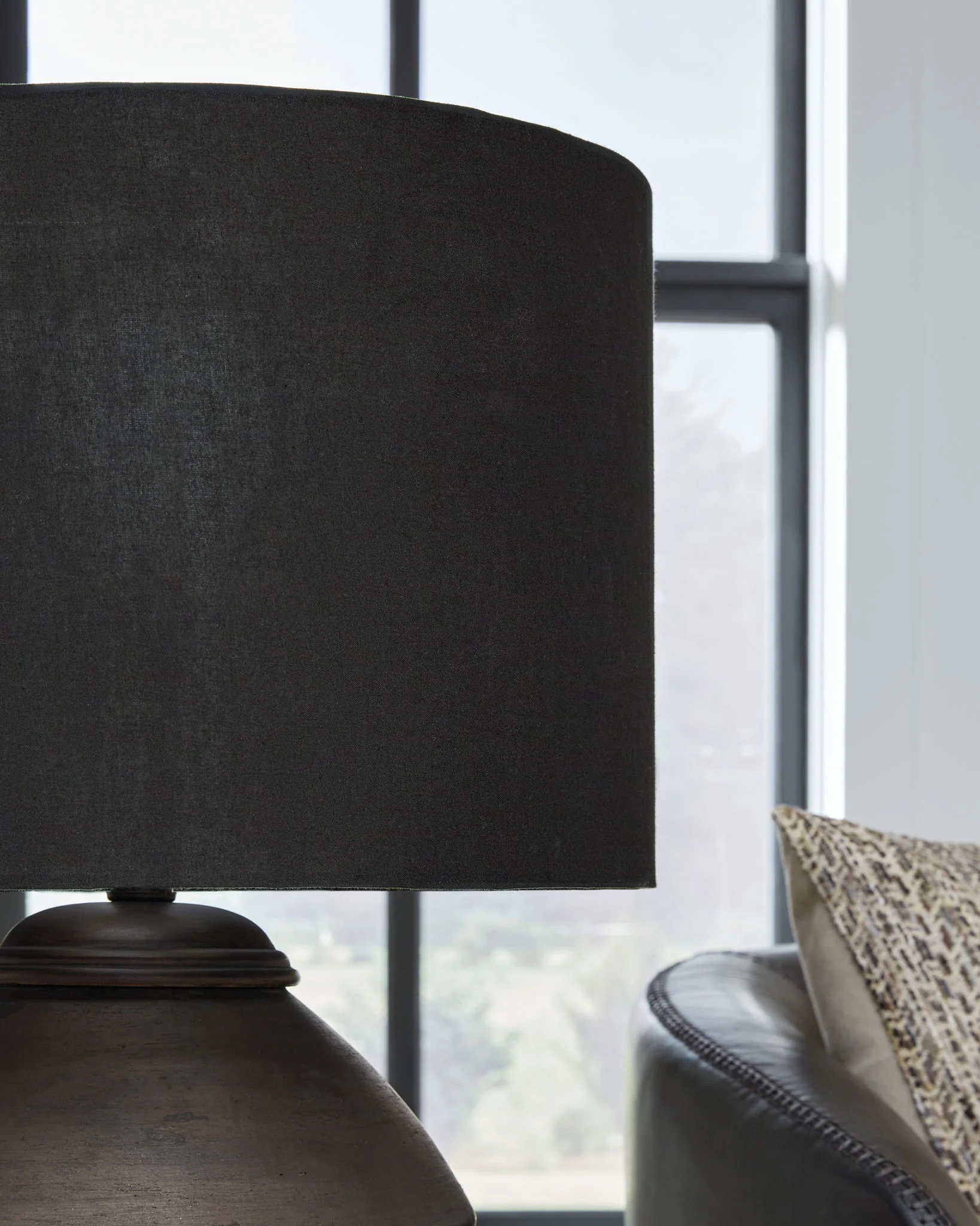 Naareman - Terracotta Table Lamp - Metallic Black - Image 2