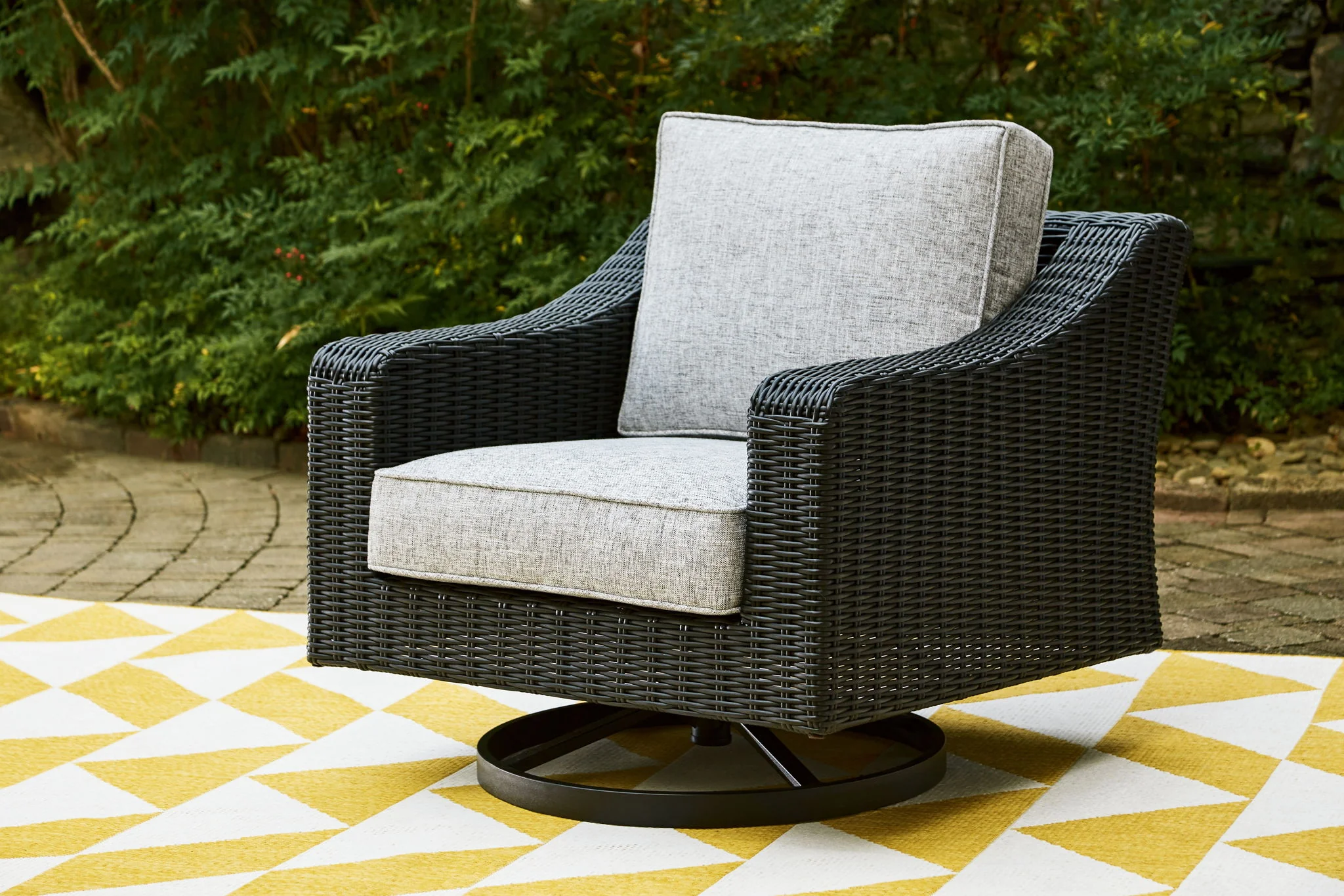 Beachcroft - Swivel Lounge Chair - Image 3