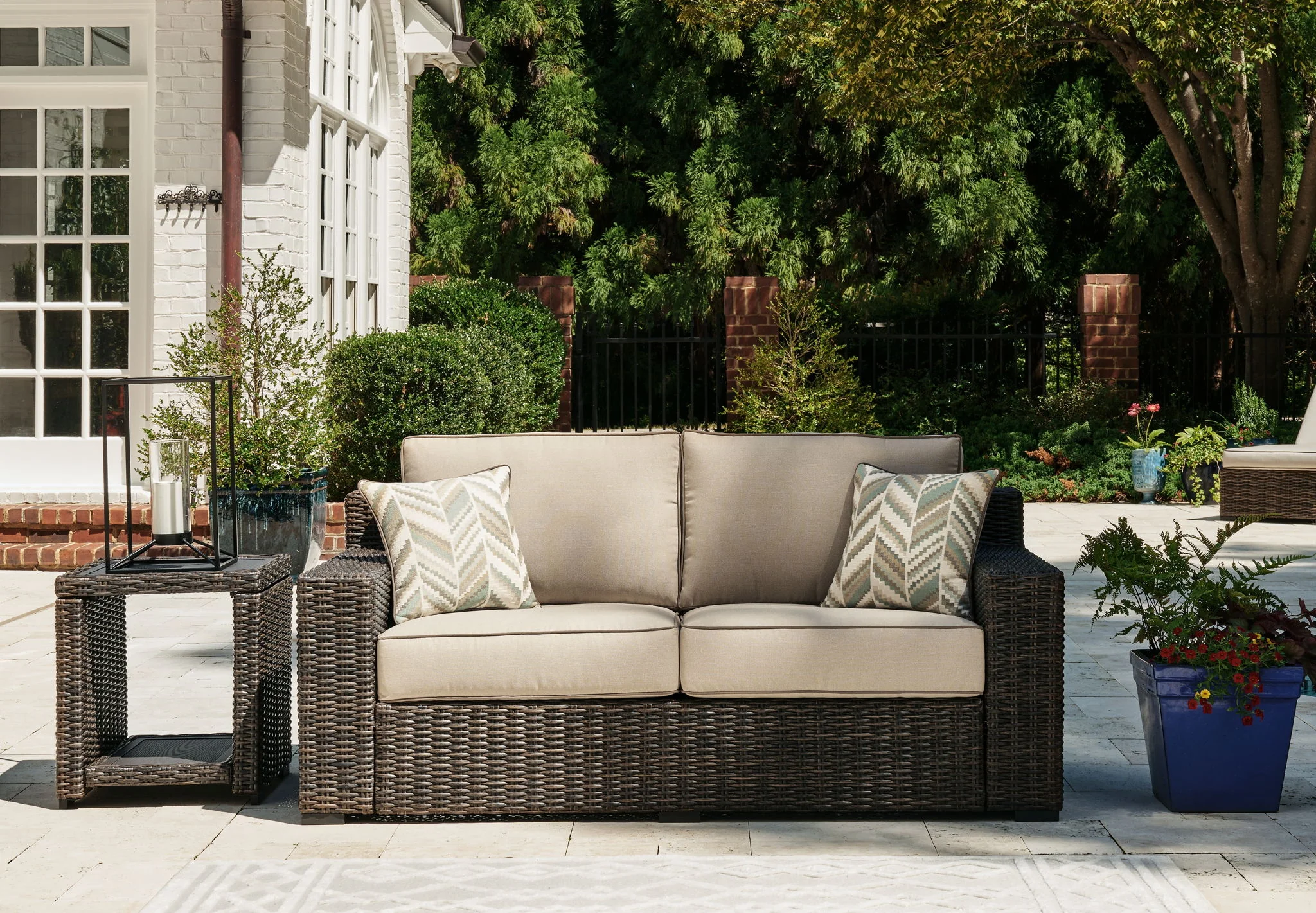 Coastline Bay - Loveseat W/Cushion - Brown - Image 3