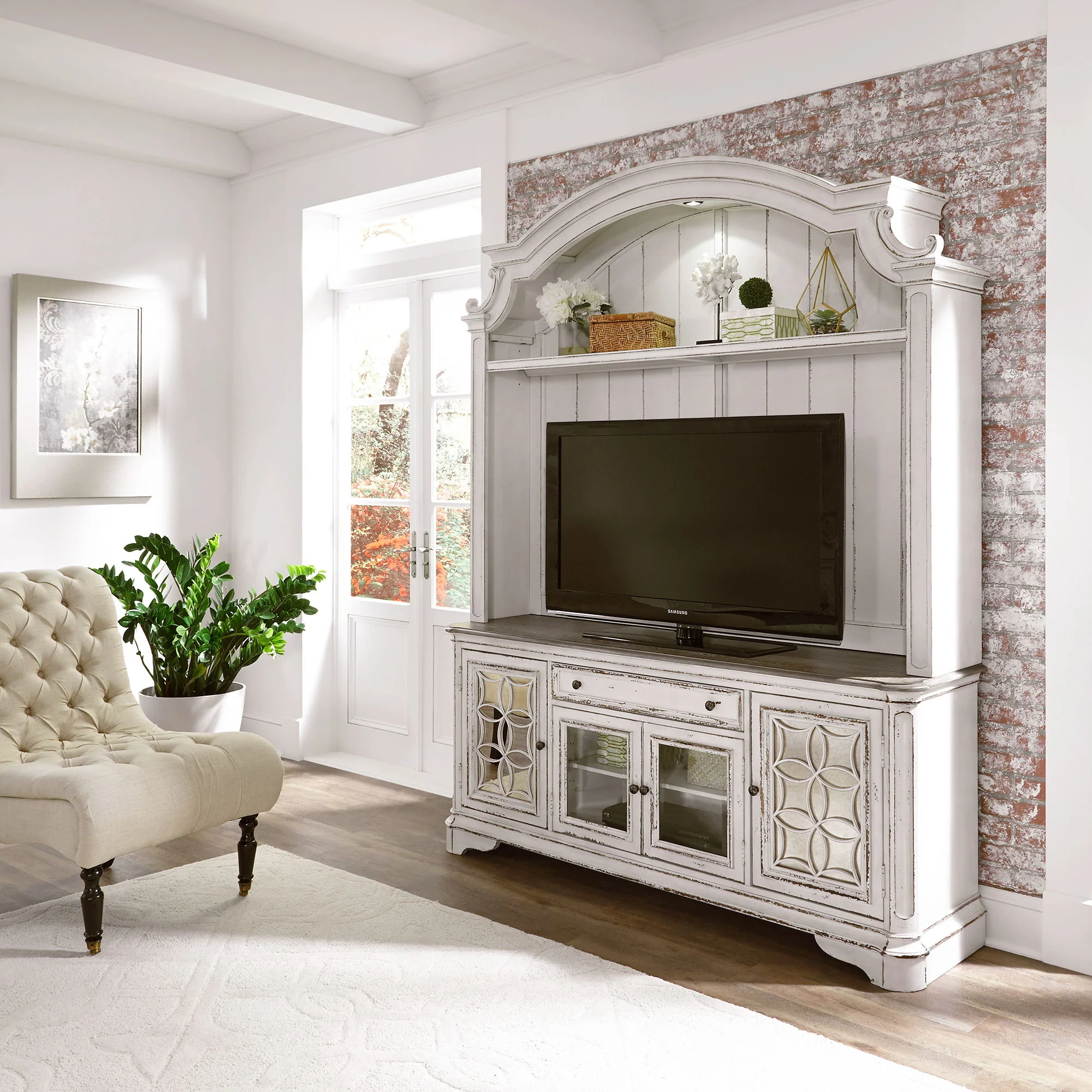 Magnolia Manor – Entertainment Center