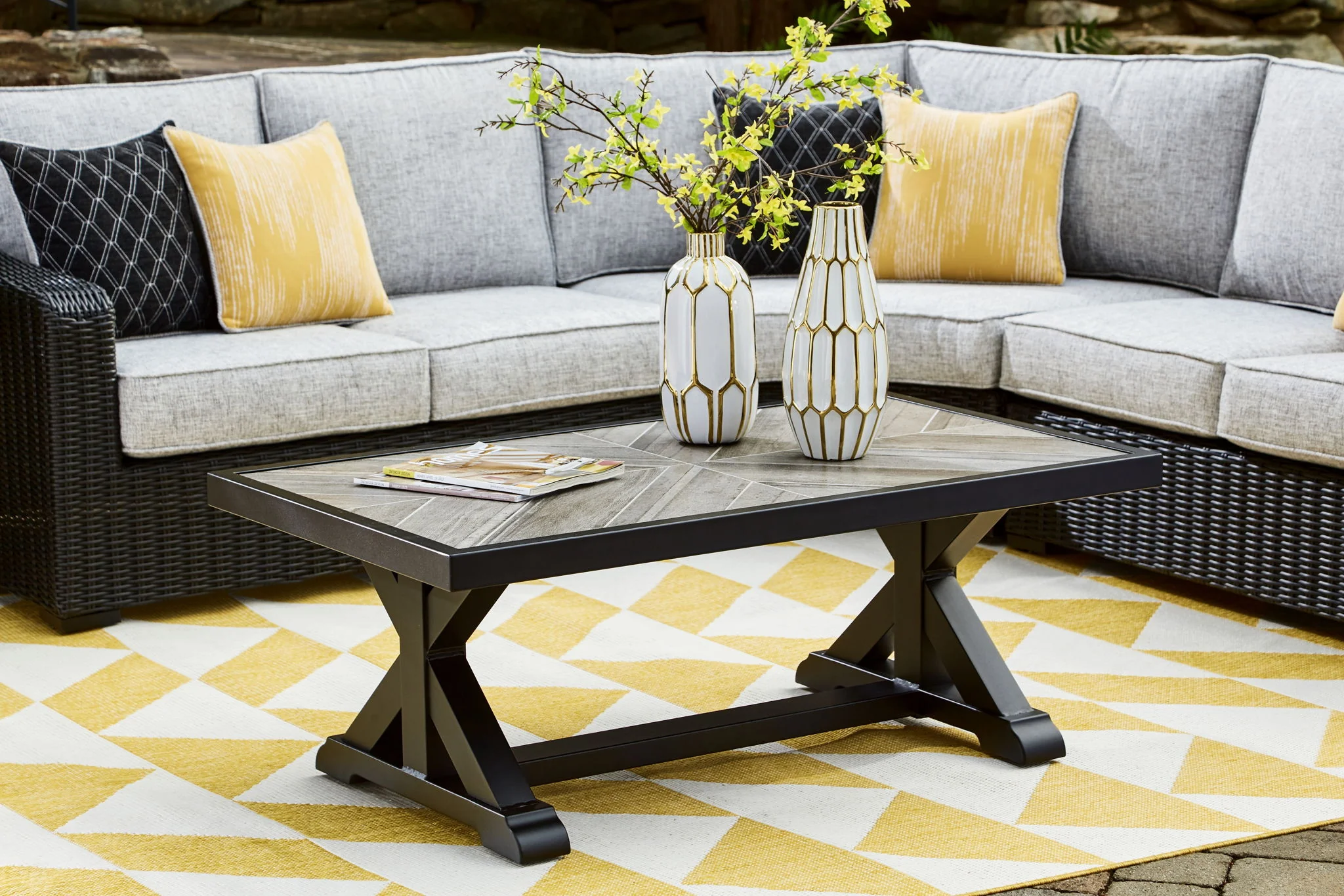 Beachcroft - Rectangular Cocktail Table - Image 3