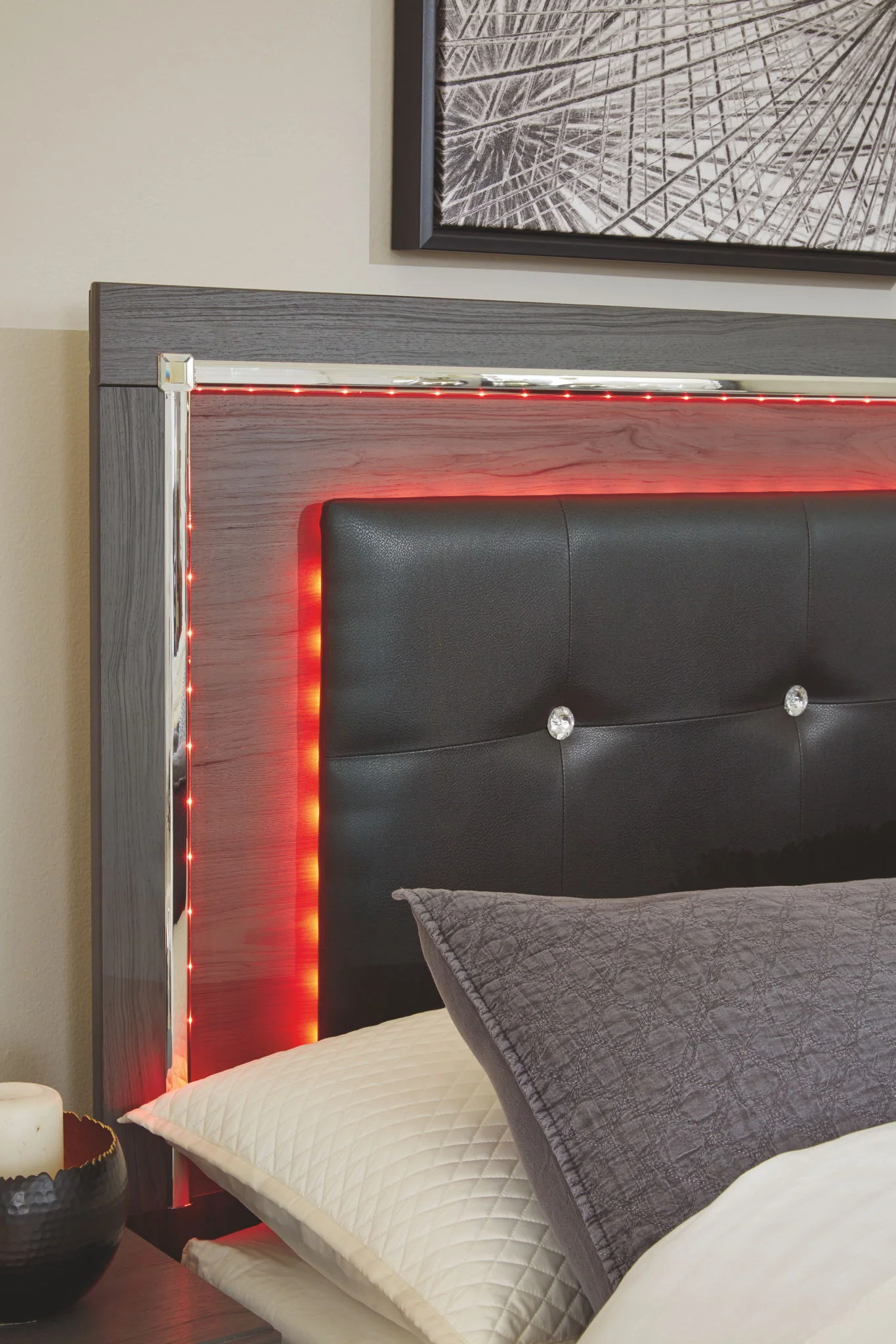 Lodanna - Upholstered Panel Bed - Image 3
