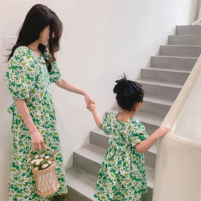 Cute Matching Mother Daughter Floral Print Sleeveless Top - Image 2