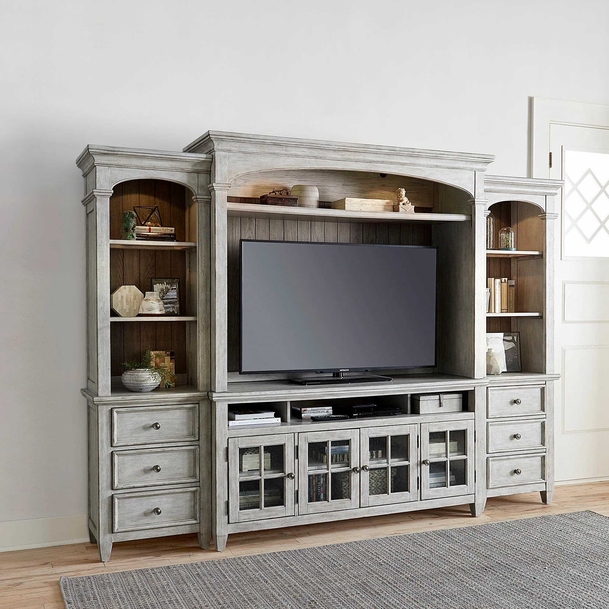 Heartland – Entertainment Center