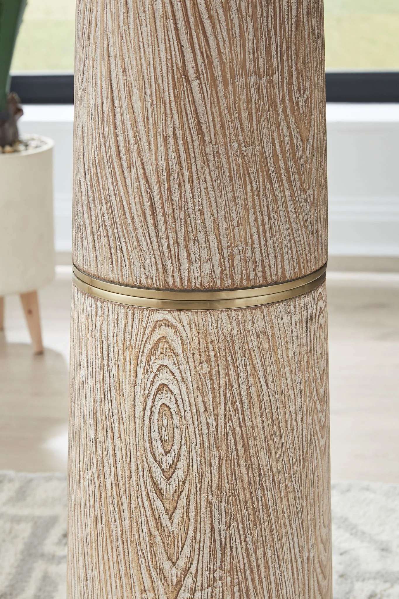 Gasparleigh - Poly Floor Lamp - Brown / Gold Finish - Image 3