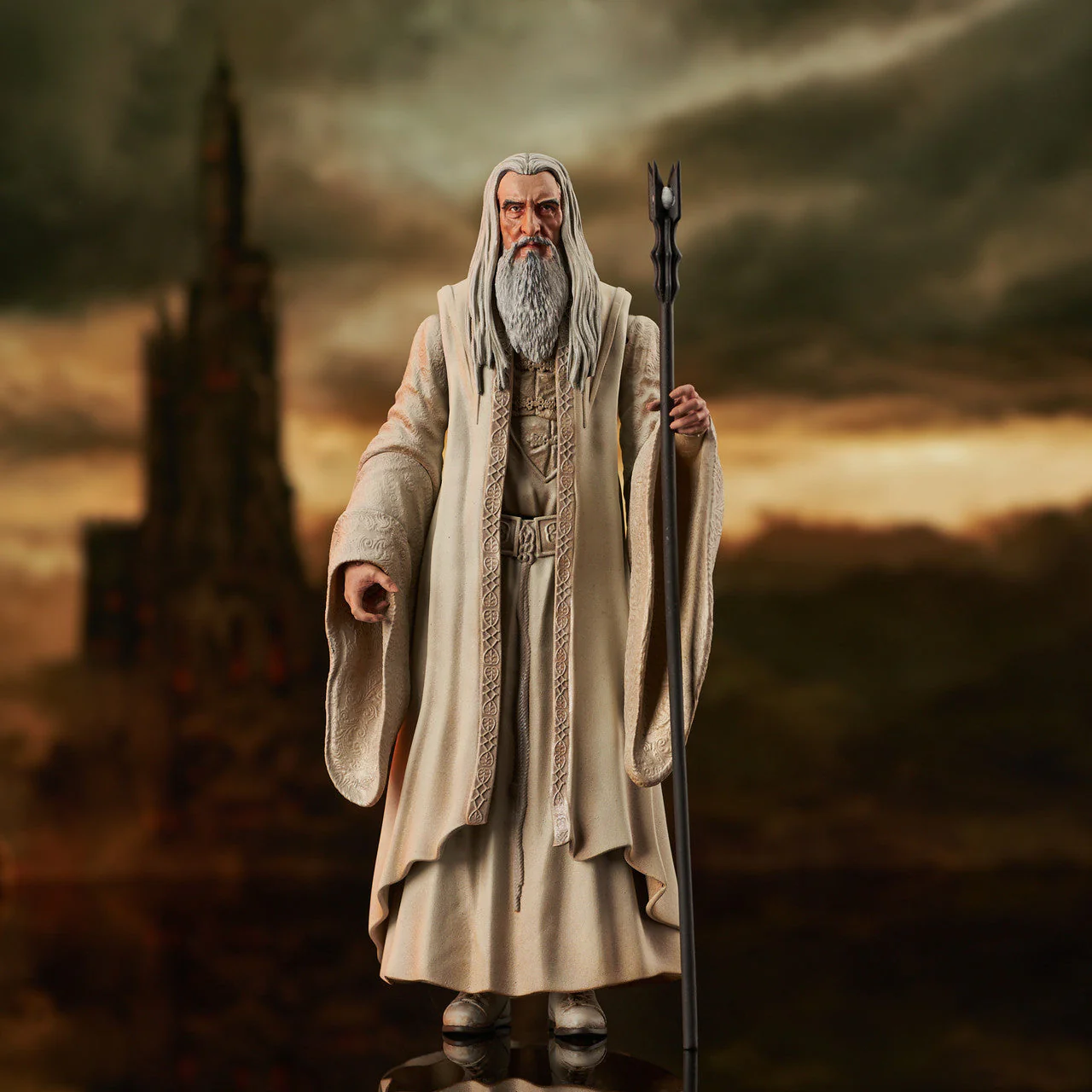 Diamond Select Toys The Lord of The Rings: Saruman Action Figure - Image 2