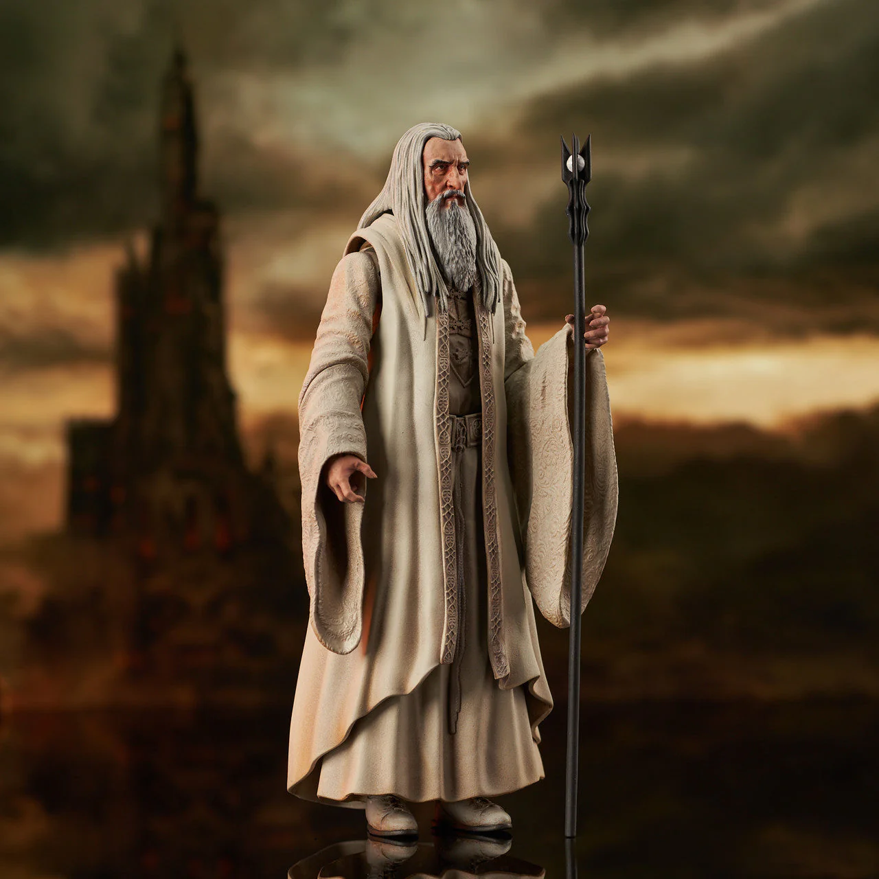 Diamond Select Toys The Lord of The Rings: Saruman Action Figure - Image 3