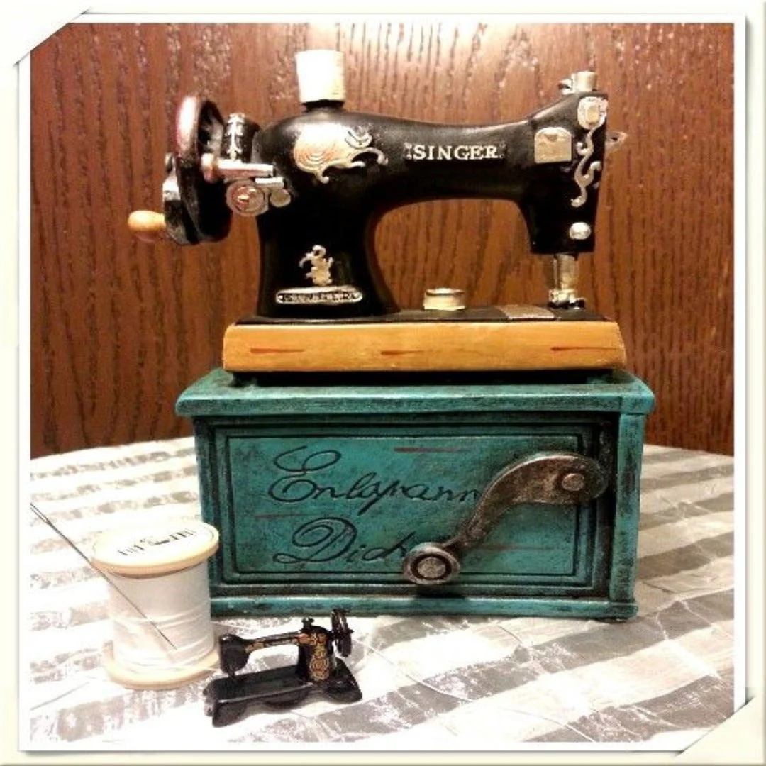 Vintage Sewing Machine Decoration - Image 2