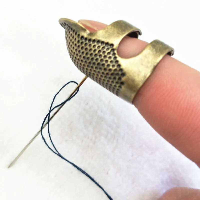 Retro Finger Armor Sewing Protector - Image 1