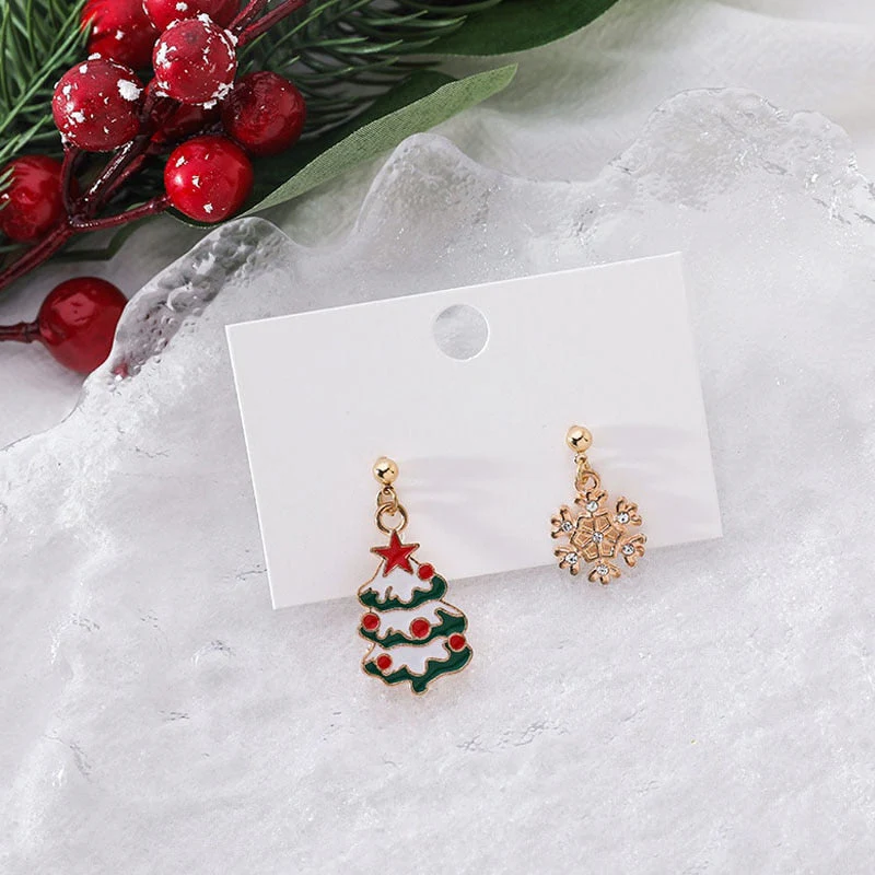Charming Christmas Time Design Earrings - Image 2
