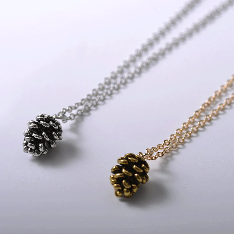 Elegant Pinecone Vintage Necklace - Image 3