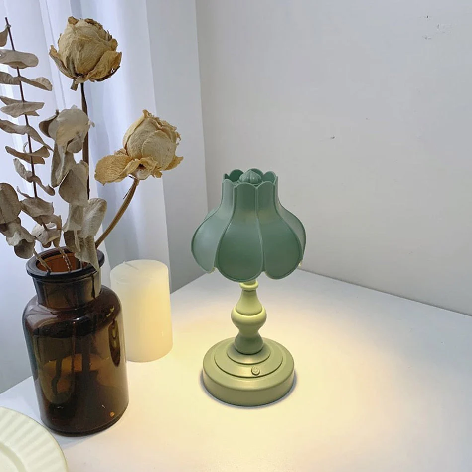 Retro Lotus Desktop Lamp - Image 2