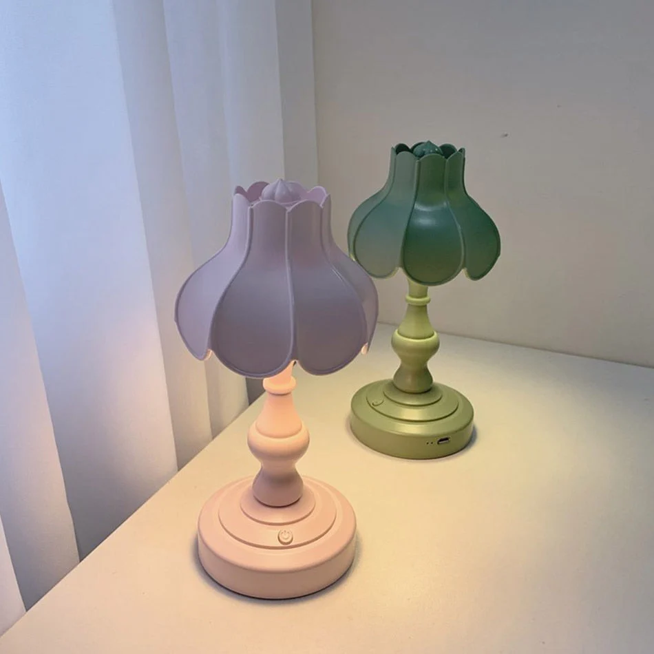 Retro Lotus Desktop Lamp - Image 3