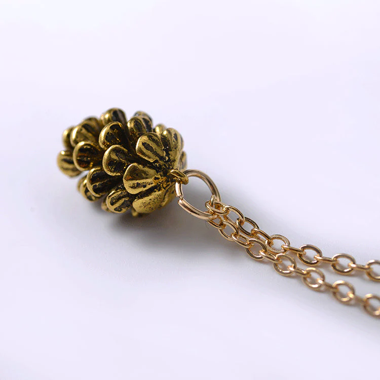 Elegant Pinecone Vintage Necklace - Image 2