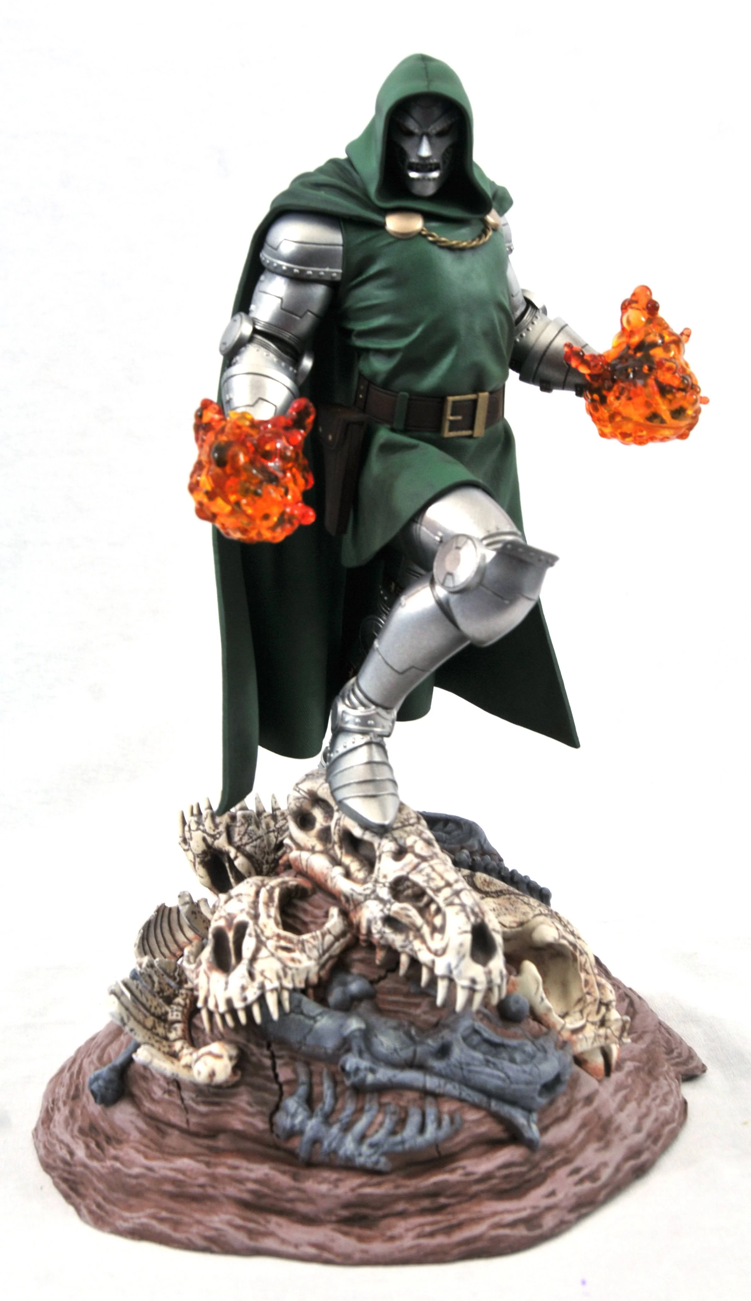Diamond Select Toys Marvel Gallery Doctor Doom PVC Statue - Image 2