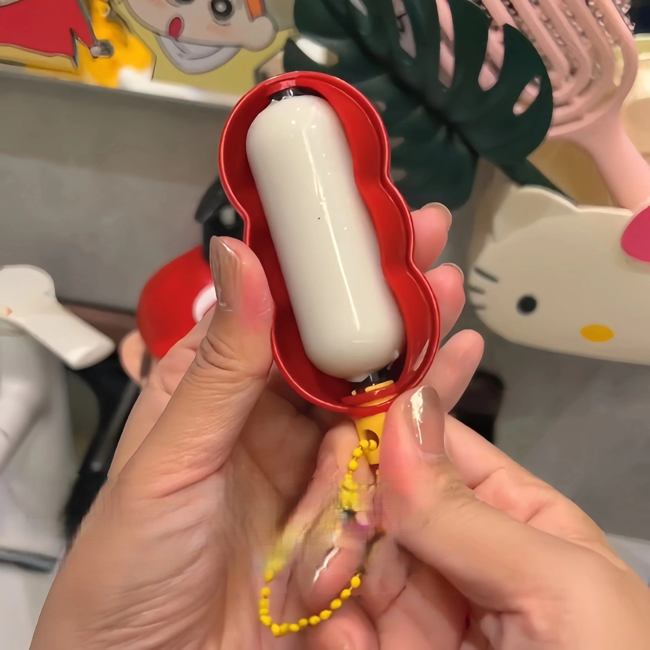 Mini Reusable Strong Adhesive Lint Roller Keychain - Image 2