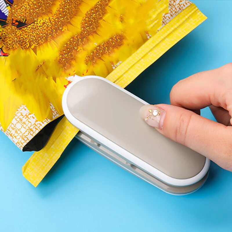 Fresh Food Keeper Portable Sealing Machine - Image 1