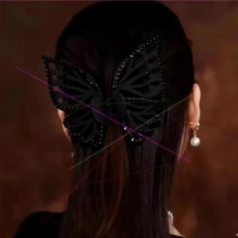 Black Wing Hair Claw - Image 3