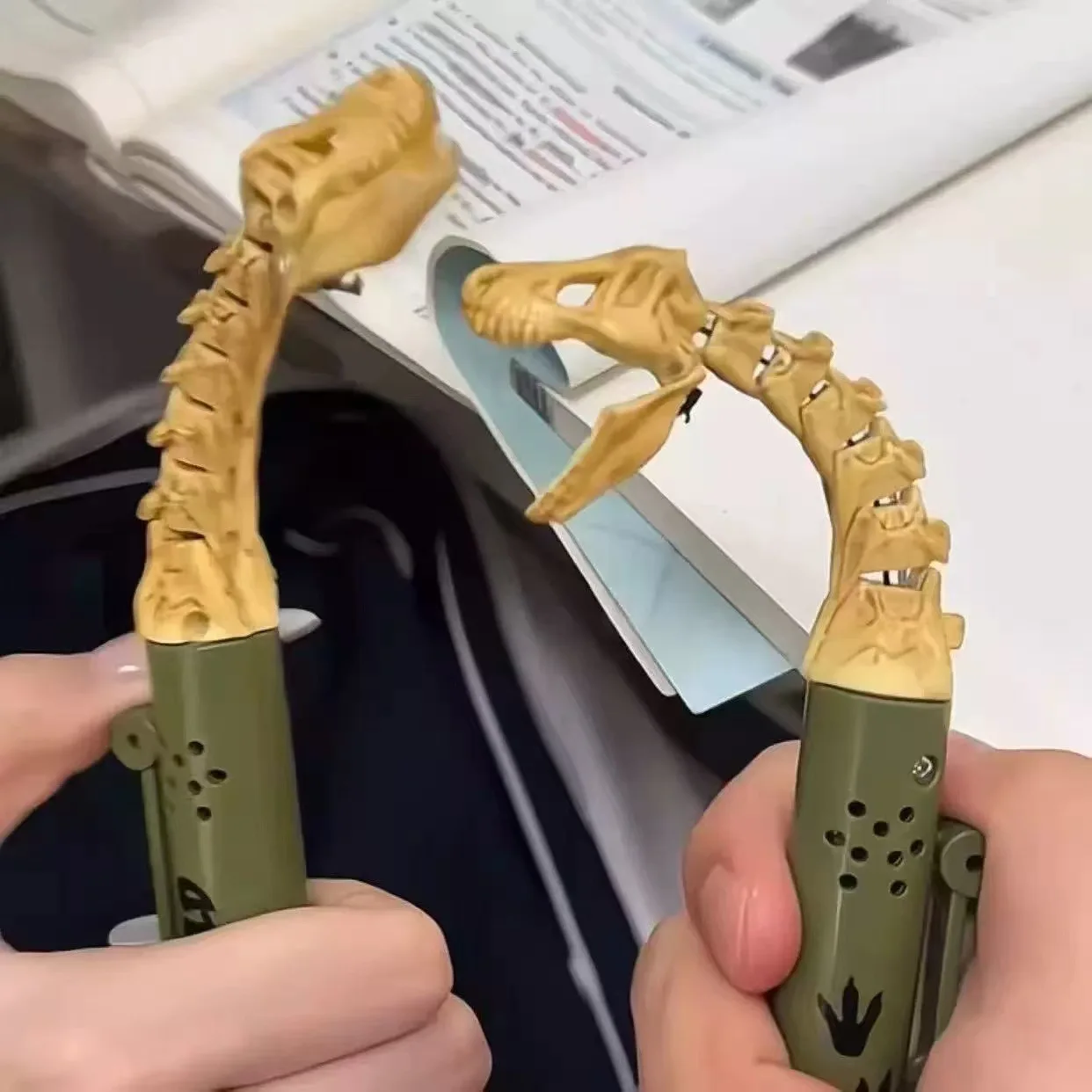 Dinosaur Bite Easy Snack Holder - Image 2