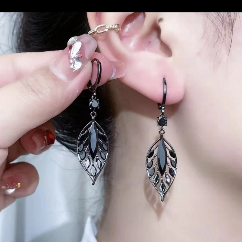 Leaf Shiny Zircon Earring - Image 3