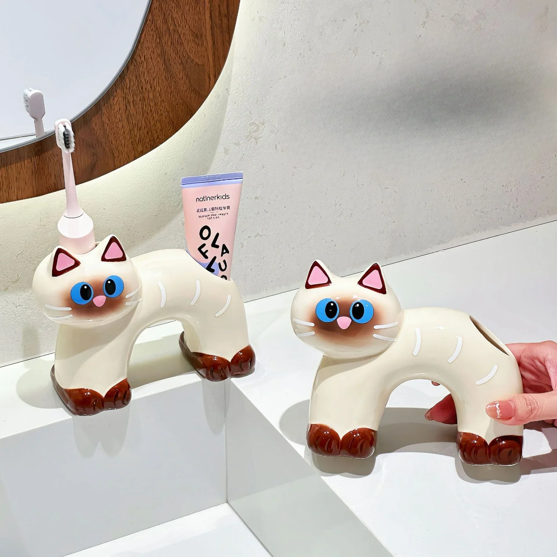 Sassy Cat Ceramic Toothbrush Holder - Image 3
