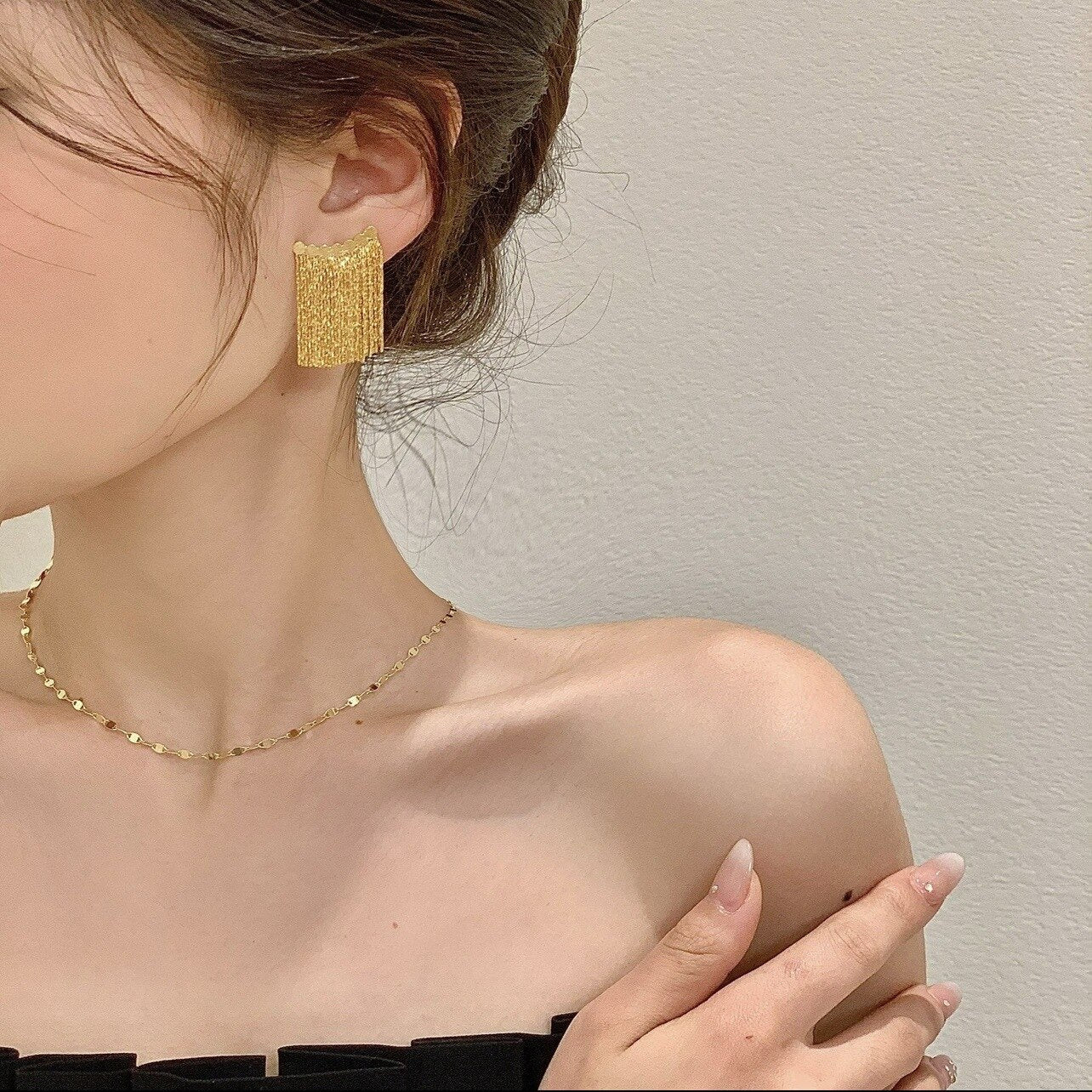Golden Shining City Tassel Earring - Image 2