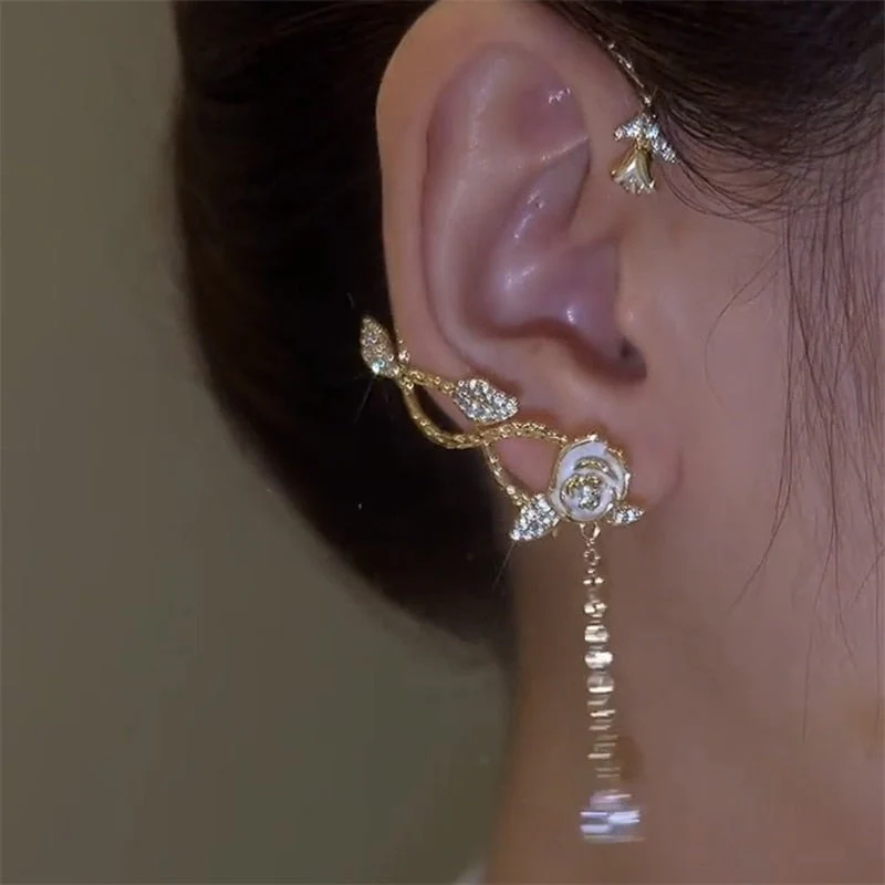 Elegant Vintage Vibes Ear Clip - Image 3