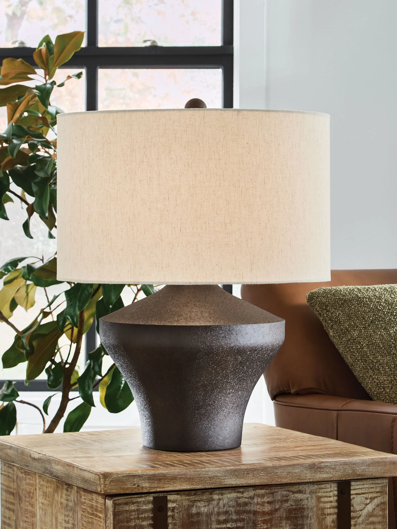 Dolanham - Metal Table Lamp - Distressed Brown - Image 3