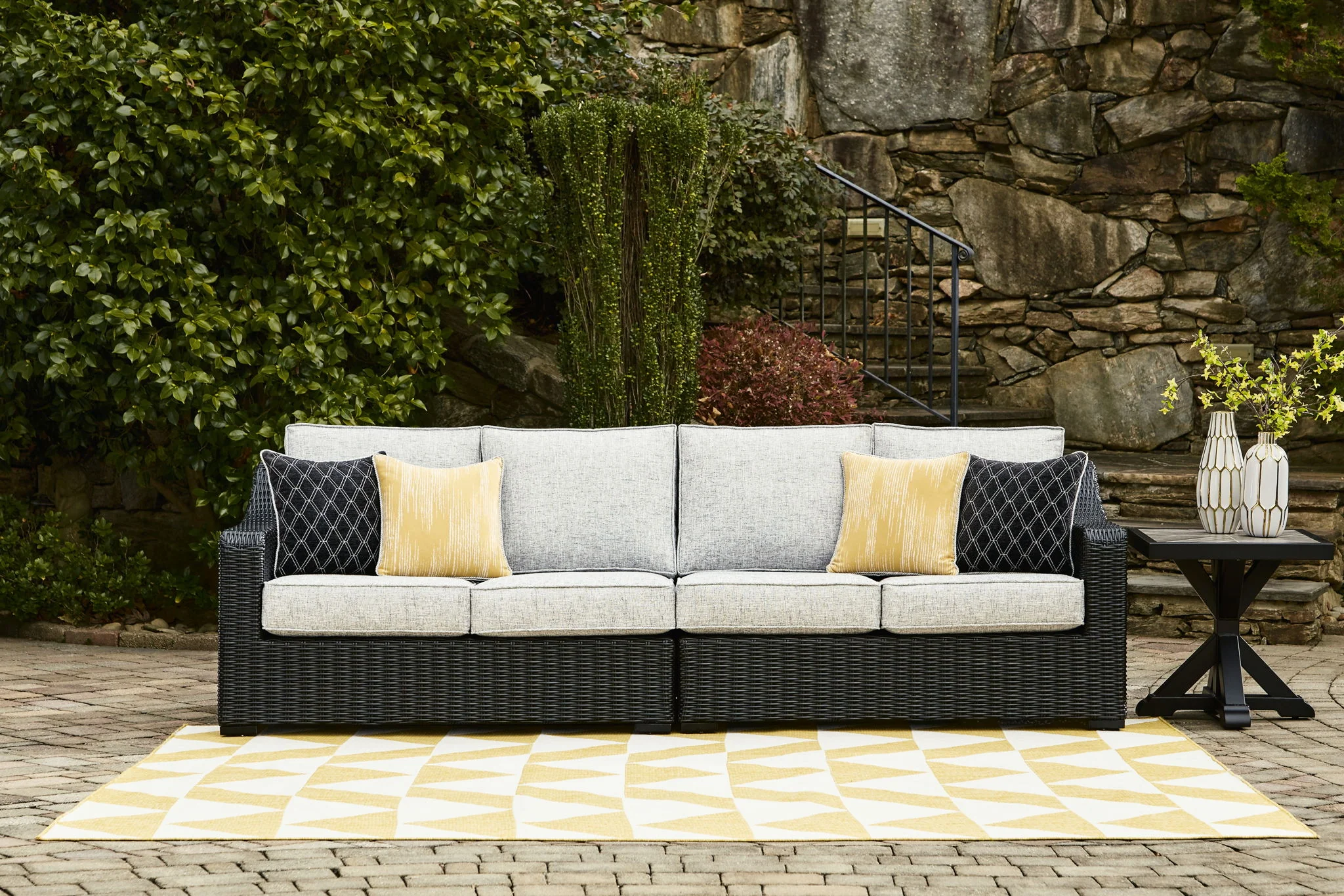 Beachcroft - 2-Piece Outdoor Loveseat with Cushion - Black / Light Gray - Image 2