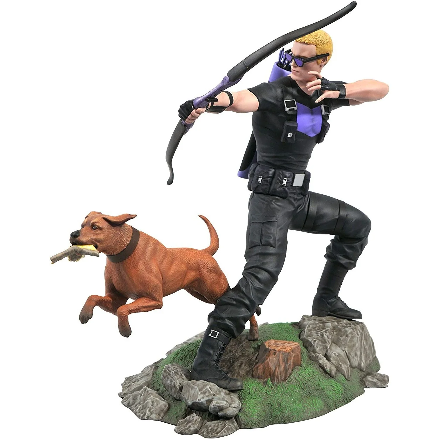 Diamond Select Toys Marvel Gallery: Hawkeye PVC Figure - Image 1