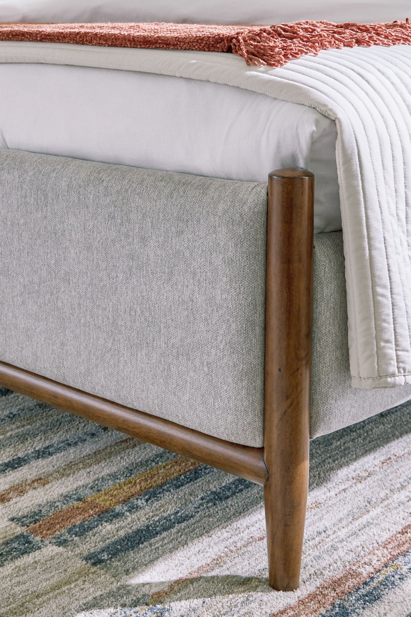 Lyncott - Upholstered Bed - Image 3