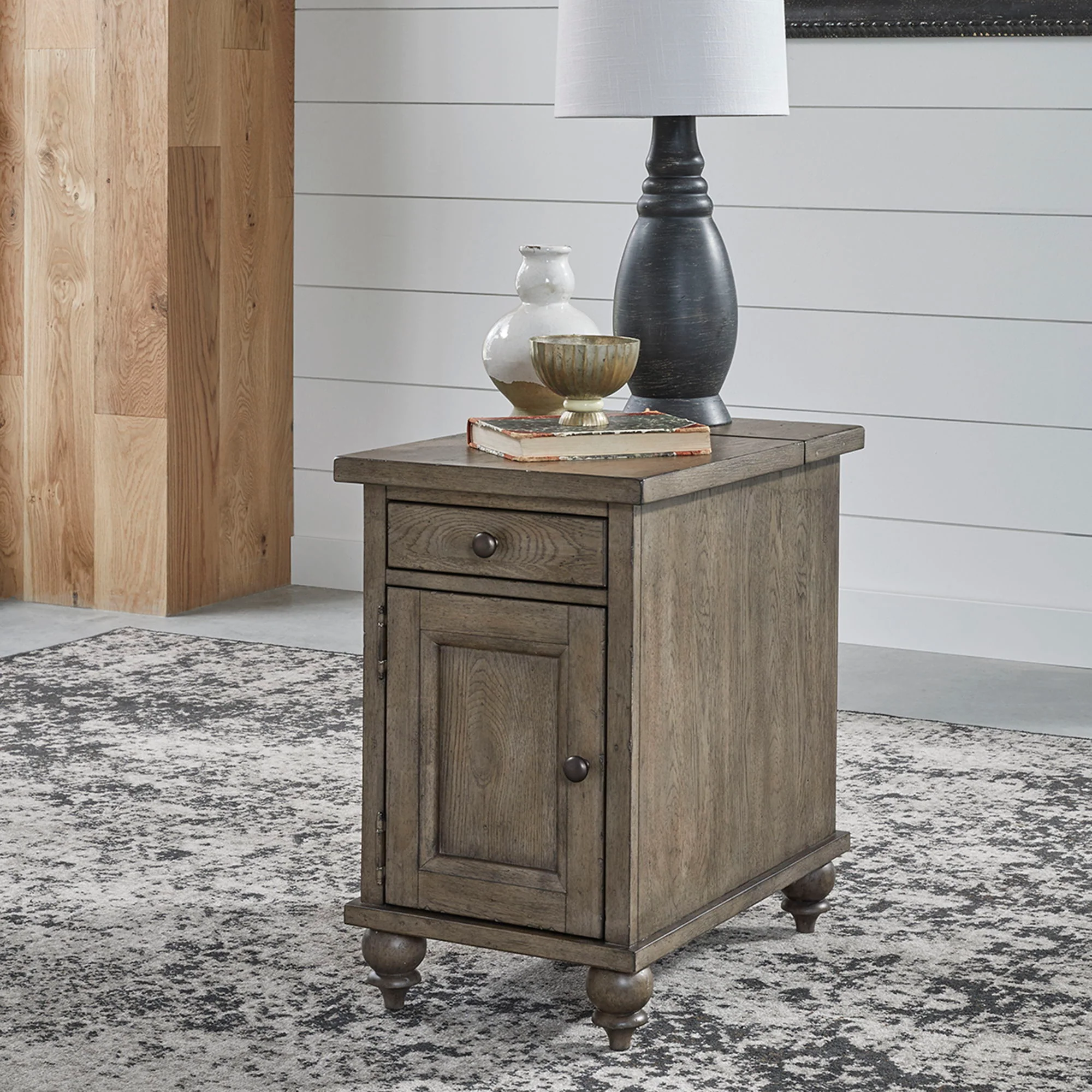 Americana Farmhouse – Chair Side Table – Dusty Taupe