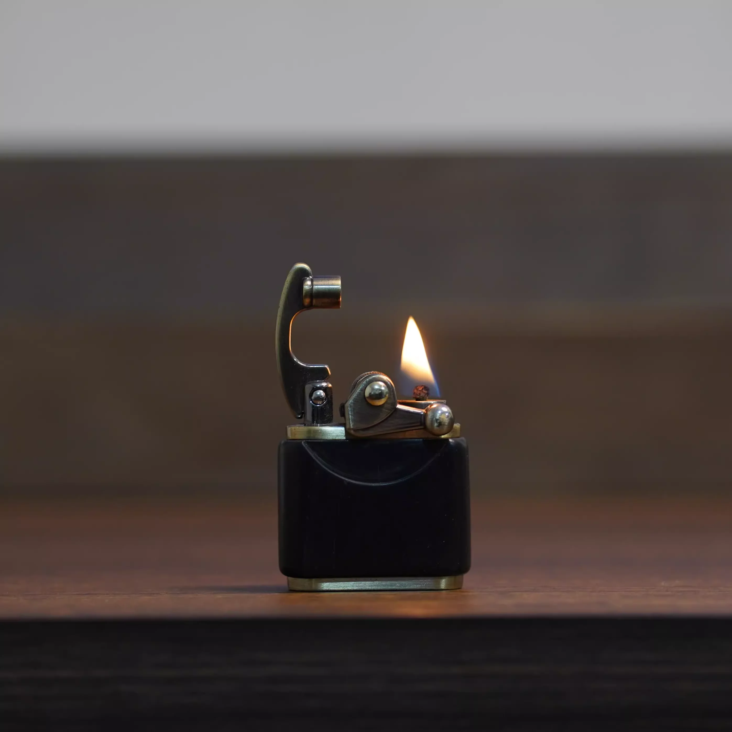 Rosewood Retro Kerosene Lighter - Image 3
