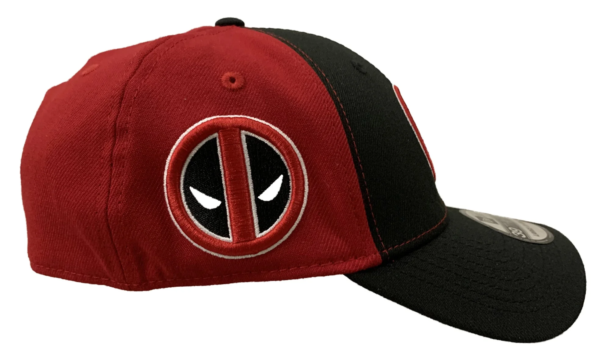 New Era Marvel Deadpool Symbol Black And Red 39Thirty Fitted Hat M/L - Image 3