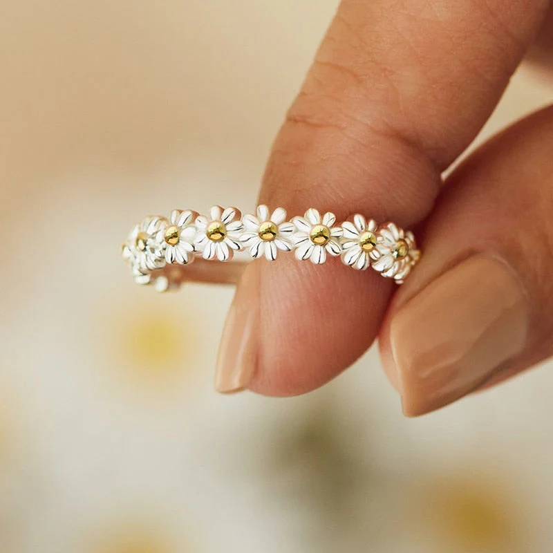 Unique Daisy Flower Ring - Image 1
